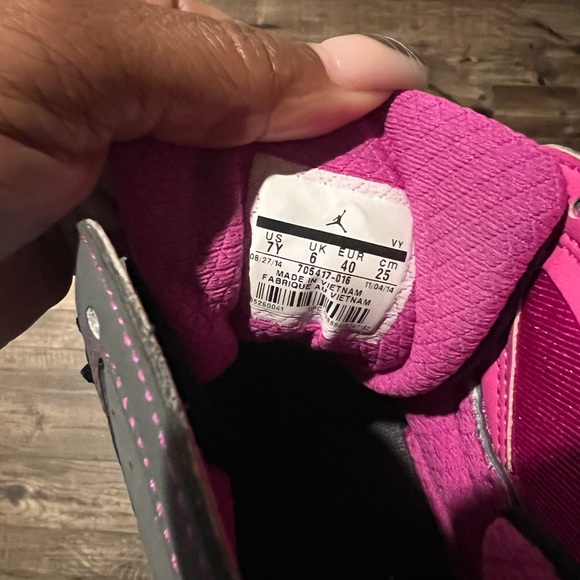 Retro 7 Jordan Valentine’s Day - Picture 3 of 5